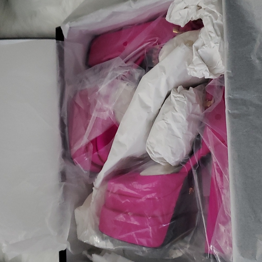 SOLD-----LAST CHANCE!! - NWT VERSACE MEDUSA AEVITAS PLATFORM PUMPS - Picture 10 of 17